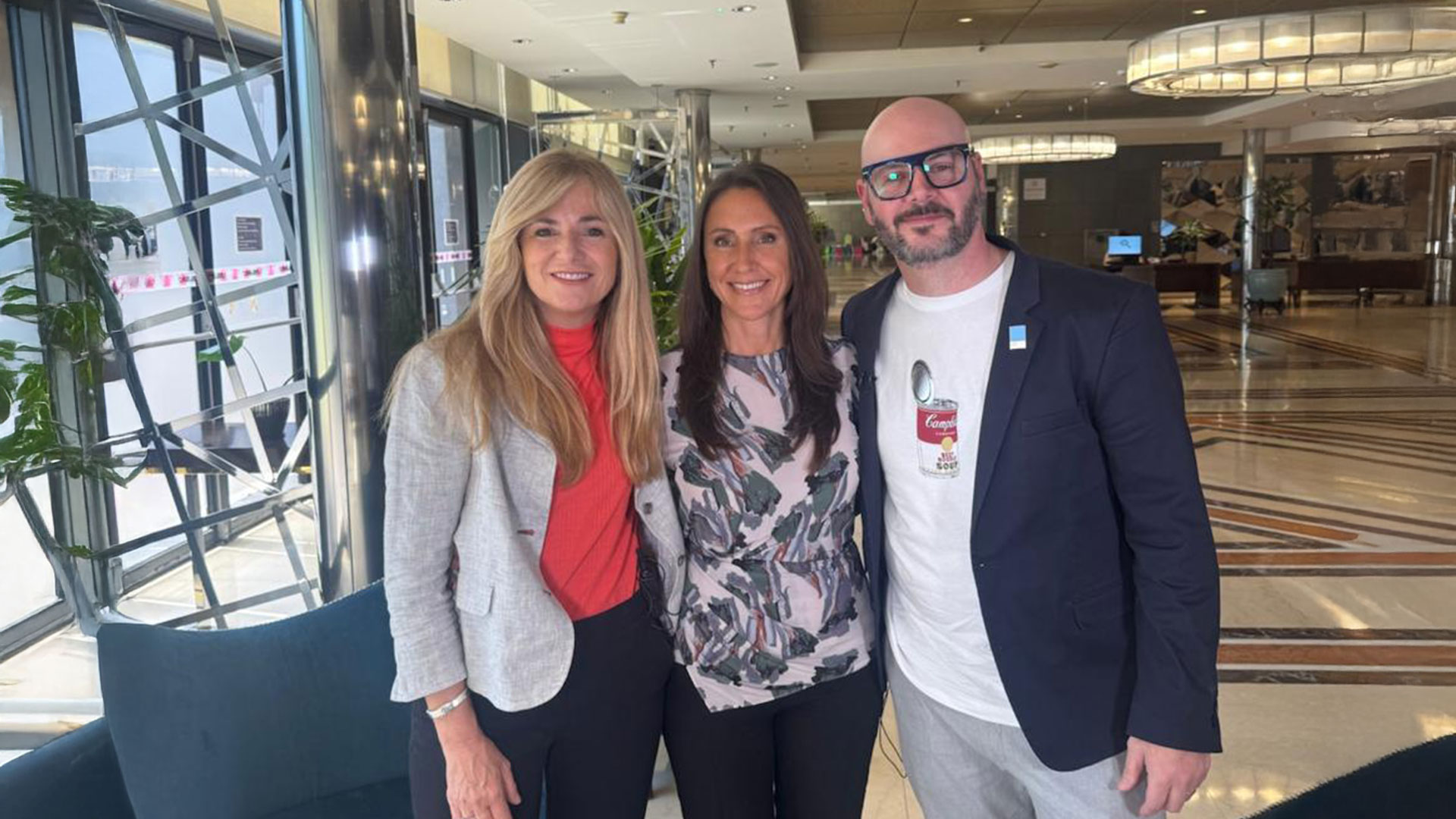 Ana Paula Sabelli (CEO), Max Bidart (Director Creativo) junto Cecilia Lucía Puig de Líderes TV